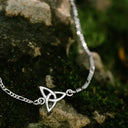 J52193S Celtic Triquetra Knot Anklet  Close Up Gaelsong
