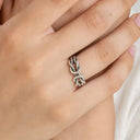 J75096 Fisherman's Knot Ring Close Up Gaelsong
